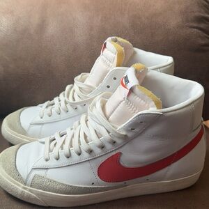 Blazer mantra orange 77 vintage white mens 10.5. Worn once Og price $136 lf $90